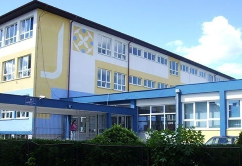 Pretučen osnovac iz Banjaluke: Opkolilo ga 20 đaka ispred škole – otac prijavio napad