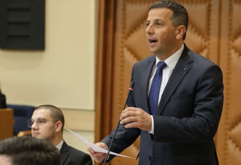 Vukanović tvrdi da rukovodstvo NSRS pokušava na sve načine da ućutka poslanike "Za pravdu i red"