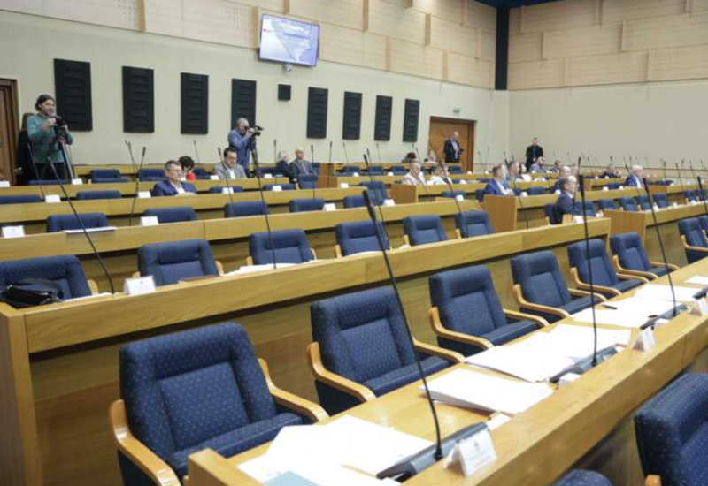 Posebna sjednica u Banjaluci: Poslanici NSRS o Informaciji o rušenju Ustava BiH