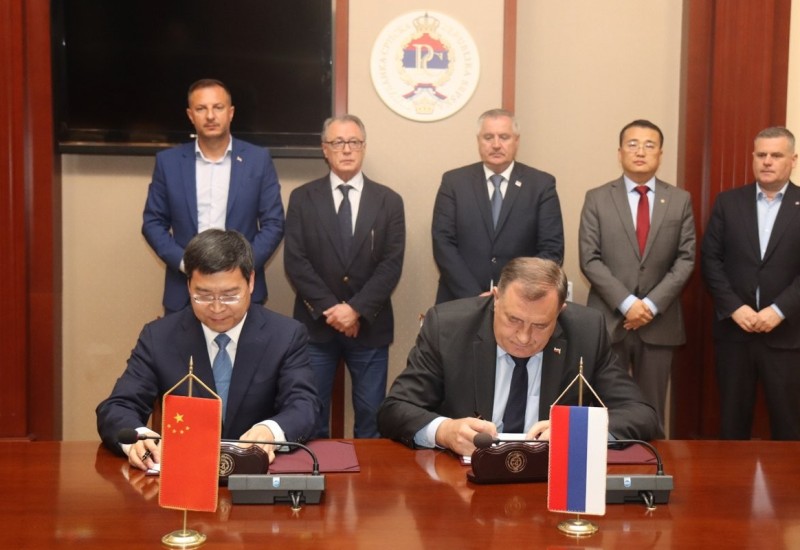 Dodik i CRBC potpisali memorandum o saradnji na izgradnji auto-puta