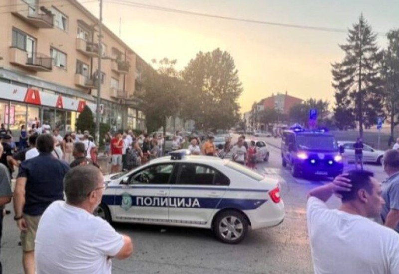 Automobilom uletio među ljude na protestu: Dijete teško povrijeđeno