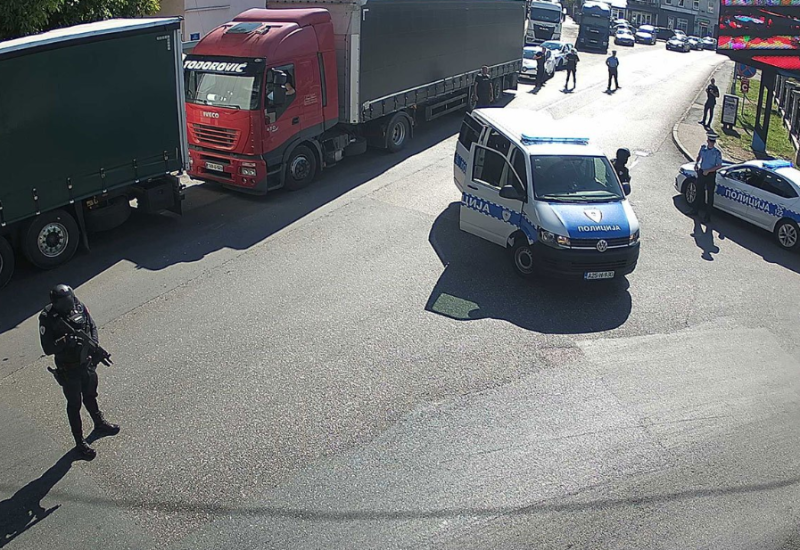 Duge cijevi na graničnom prelazu Gradiška