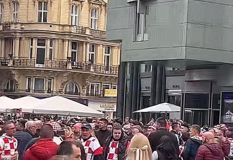 Hrvatski navijači blokirali centar Beča pred utakmicu sa Austrijom