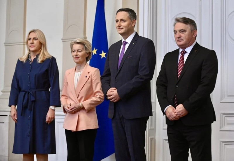 Fon der Lajen sa članovima Predsjedništva BiH