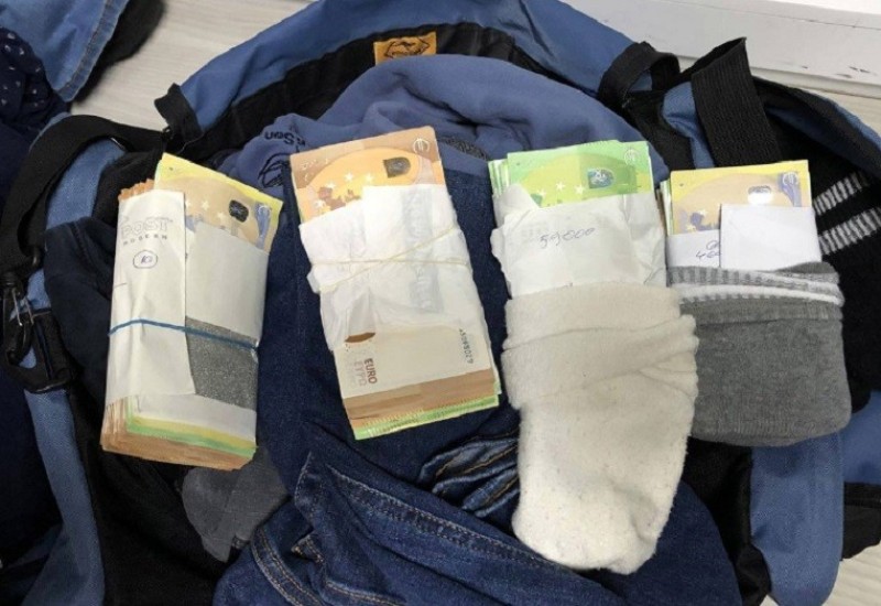 U čarapama švercovao 59.000 evra