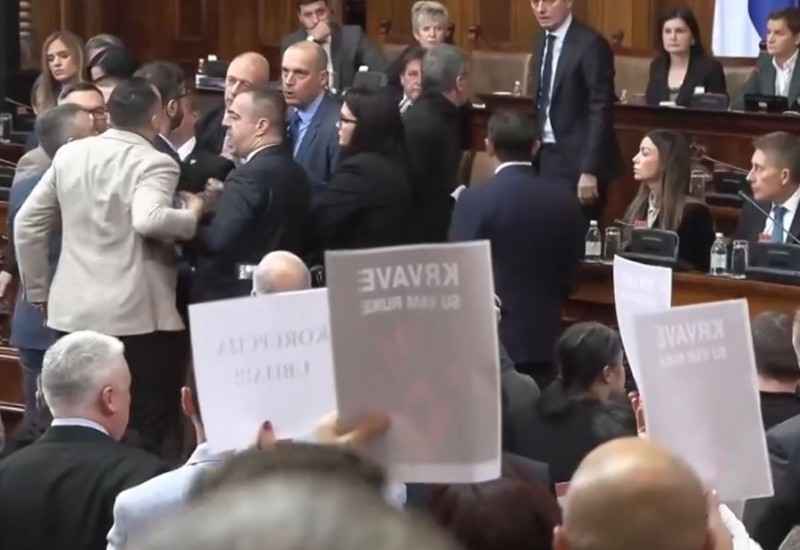 Potukli se poslanici na sjednici Skupštine Srbije