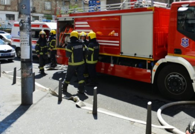 Stanari evakuisani: Vatrogasci gasili požar u stanu