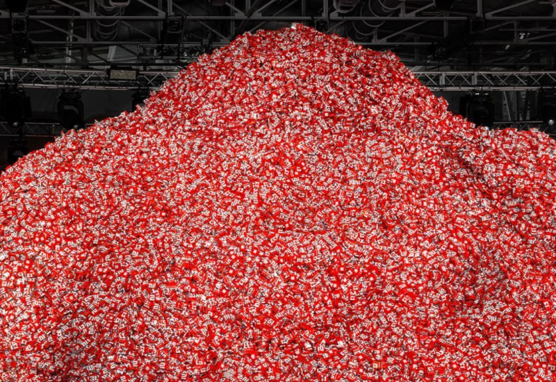 "Planinom" kondoma "Dizel" iznenadio posjetioce na Nedjelji mode u Milanu (FOTO/VIDEO)