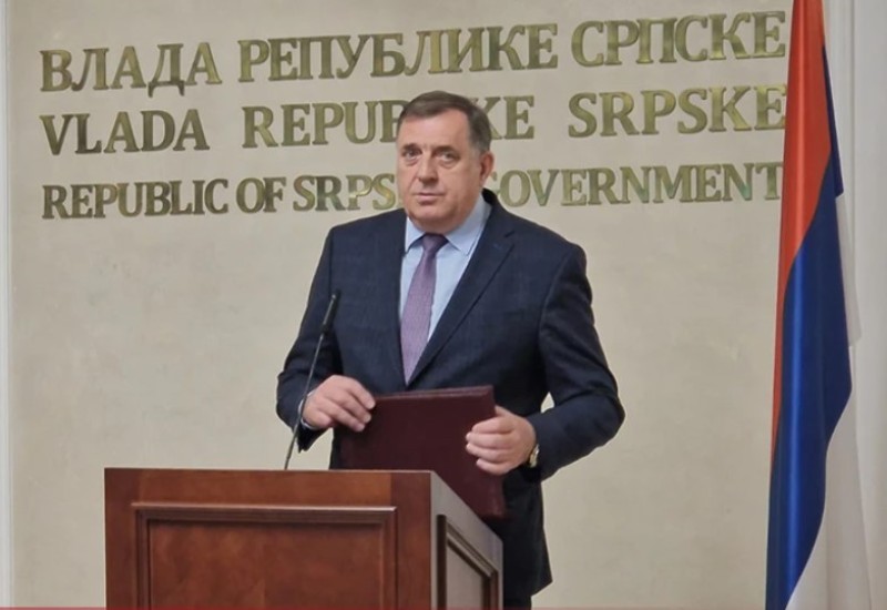 Dodik skratio boravak u Bakuu zbog odlaska u Beograd na veliki miting