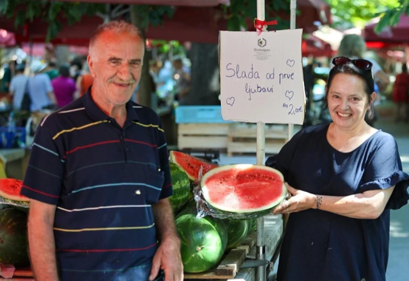 Poruka na štandu s lubenicama nasmijala mnoge: "Slađa od prve ljubavi"