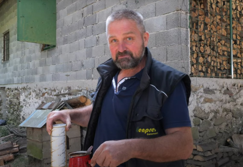 Napustio državnu službu i pobjegao u šumu