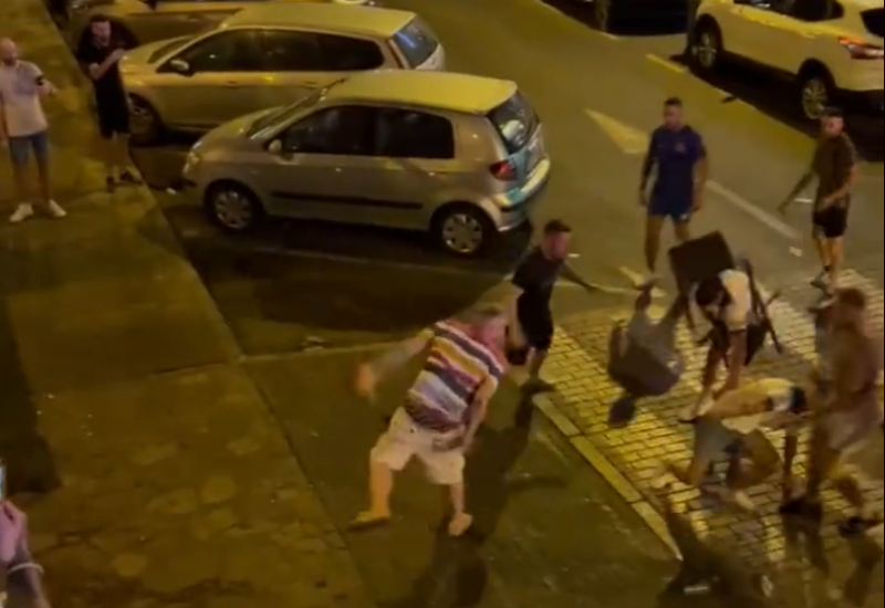 Navijači Engleske i Velsa potukli se u Španiji (VIDEO)