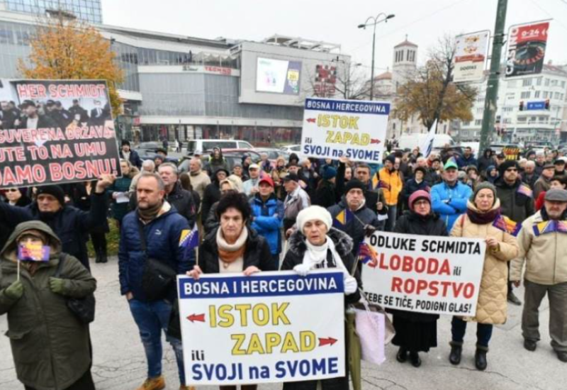 Protesti ispred Parlamenta BiH: Prodali ste se