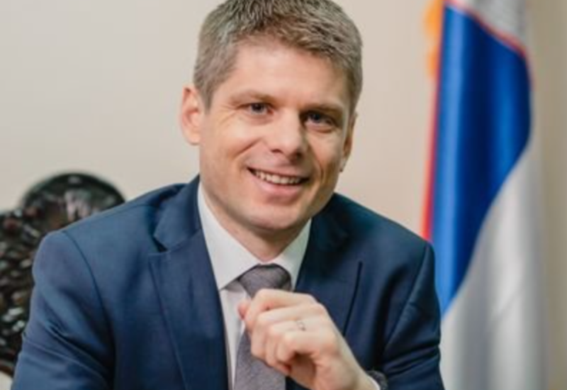 Gujon uručio udžbenike srpskoj školi u Temišvaru