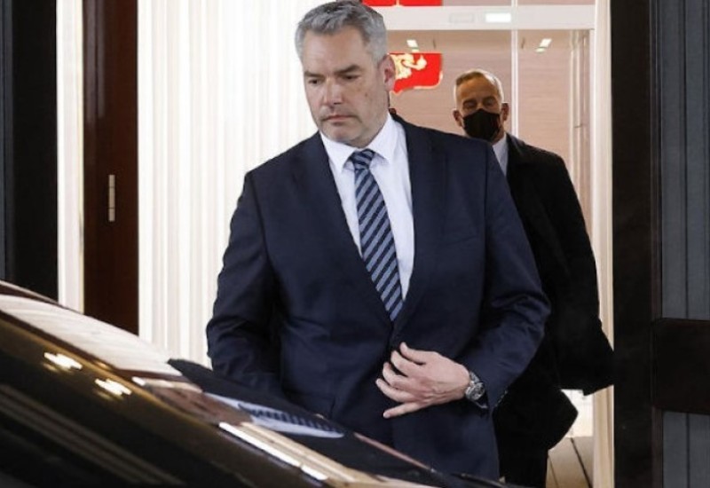 Nehamer Briselu: Podići zid na granici EU zbog migranata