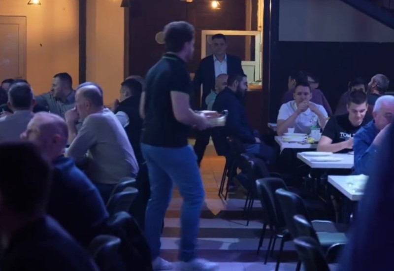Na red došli konobari: Đajić u prostorijama SNSD-a organizovao novu žurku VIDEO