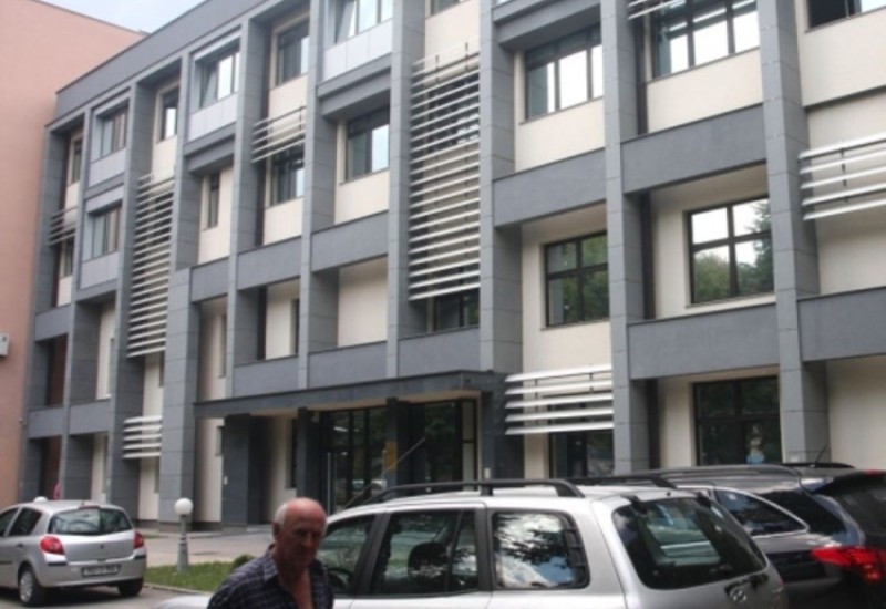 Pokušao zapaliti vanbračnu suprugu, osuđen na pet godina zatvora