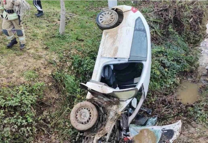 Povrijeđena djevojka, autom sletjela u kanal
