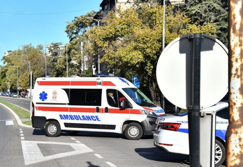Preminuo učenik u Leskovcu nakon što je pretučen metalnim šipkama ispred srednje škole