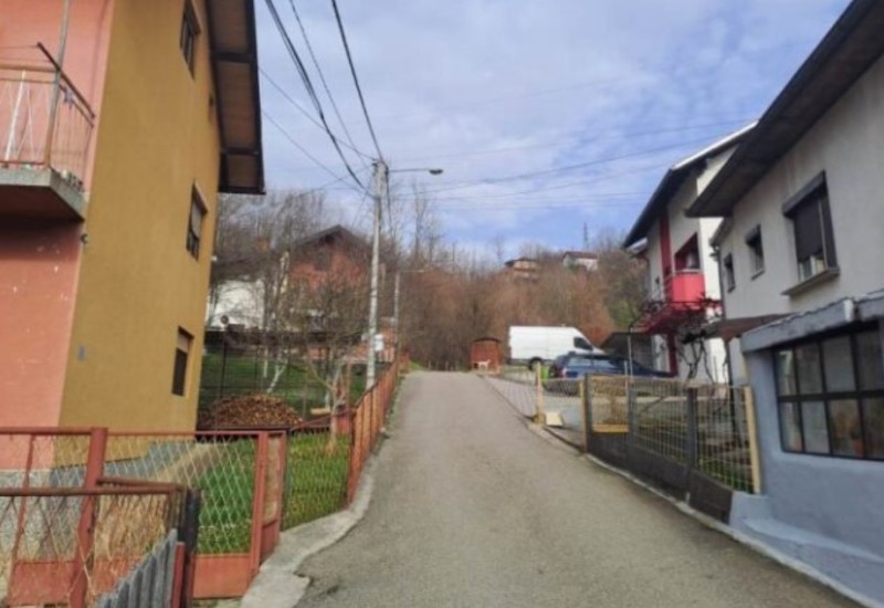 U dvorište kuće bačena bomba! Eksplozija uznemirila mještane banjalučkog naselja
