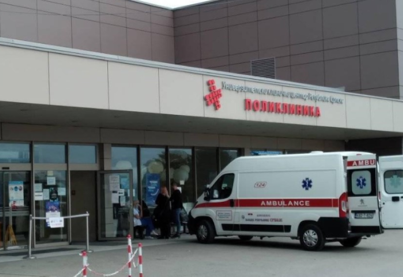 Tužne vijesti iz UKC-a, preminula žena povrijeđena u udesu na auto-putu