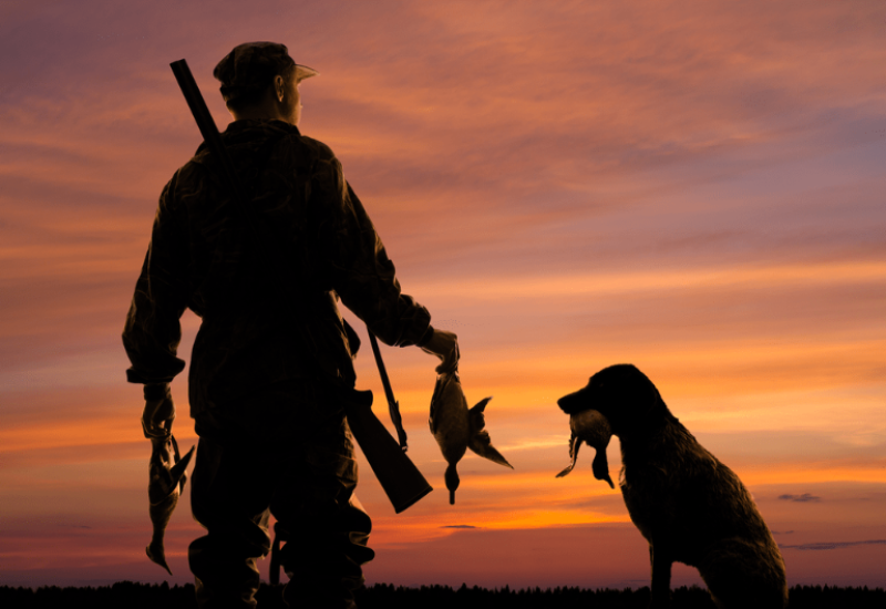Lovac preminuo nakon što je pas dodirnuo okidač i upucao ga