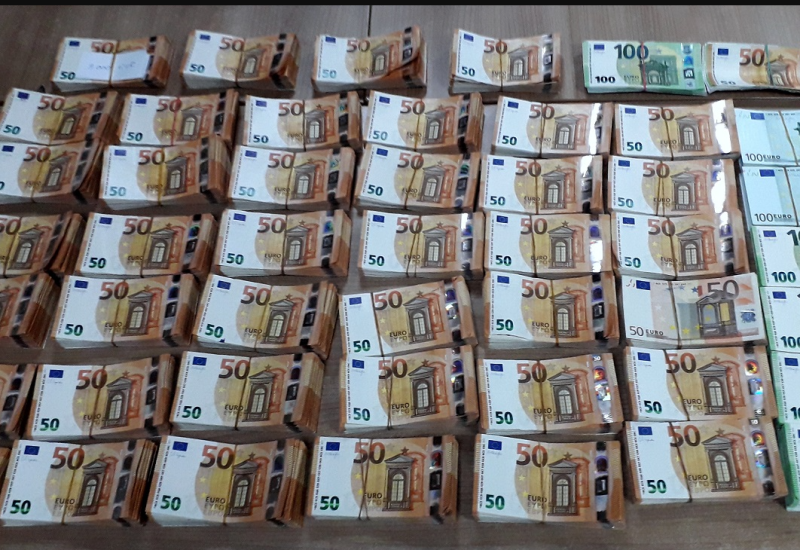 Carinici pronašli 270.000 evra u fabričkim šupljinama automobila