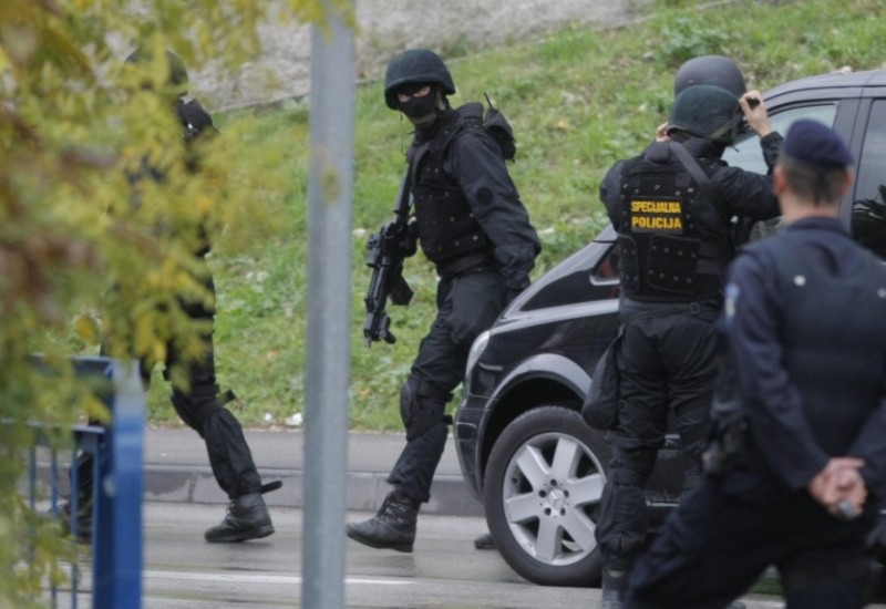 Specijalci u kafiću uhapsili dvojicu muškaraca iz BiH