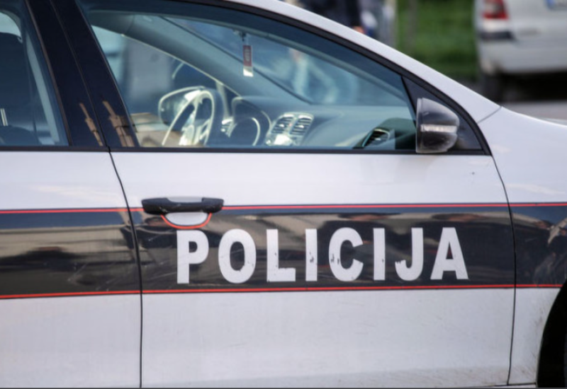 Učenik nožem napao drugog učenika, direktorica škole prijavila policiji