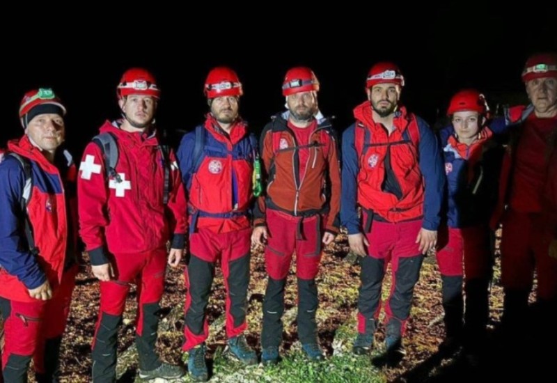 Spasena žena koja se zaglavila na litici Veleža (VIDEO)