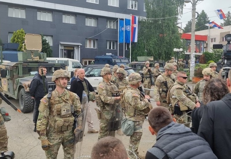 KFOR SRBIMA U ZVEČANU: Raziđite se ili ćemo vas ukloniti