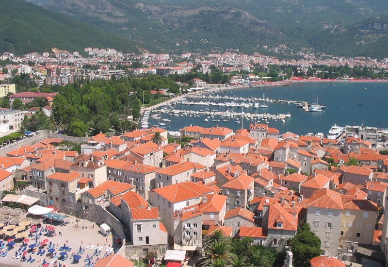 Masovno trovanje hranom u Budvi