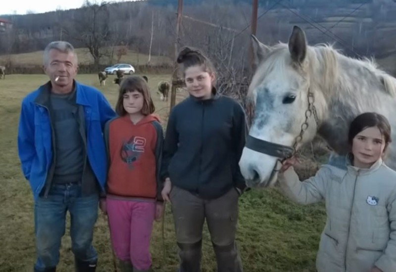 Majka ih ostavila zbog fejsbuka