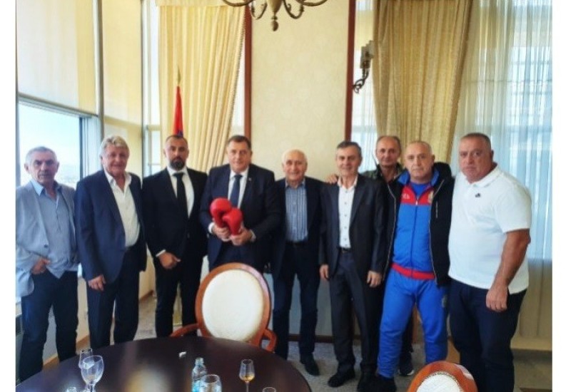 Dodik sa legendama BK "Slavija"