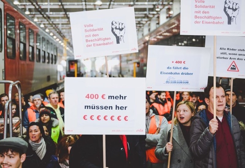 Austrija u štrajku: Političarima rastu plate, a narod grca