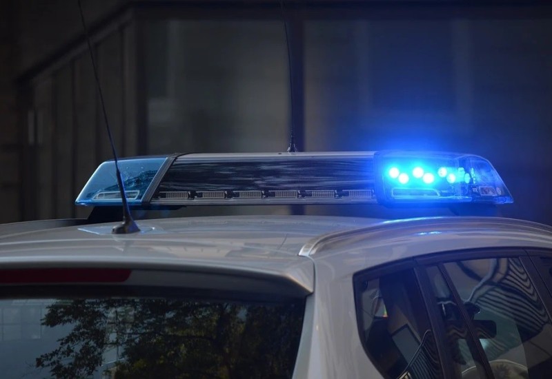 Muškarac ušao u prodavnicu, ubio suprugu i pobjegao