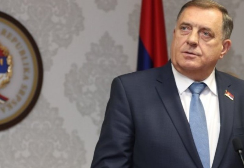 Dodik svima čestitao Novu godinu "Da u 2025. jedni drugima pružimo ruku, a ne podmećemo nogu"
